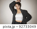 ジャケット　カッコイイ　女性　ポートレート 92733049