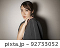 ジャケット　カッコイイ　女性　ポートレート 92733052