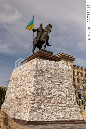 Photography to theme famous monument Bohdan Khmelnytsky during Ukraine war Photography to theme famous monument Bohdan Khmelnytsky during Ukraine war 92733115