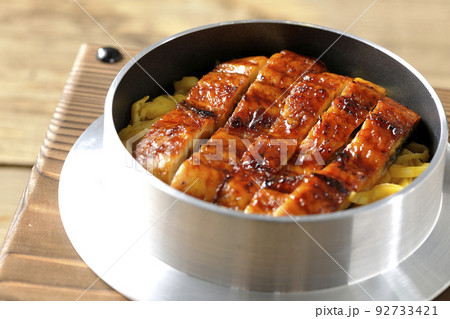 鰻の蒲焼きが入っている釜飯 鰻の蒲焼きが入っている釜飯 92733421