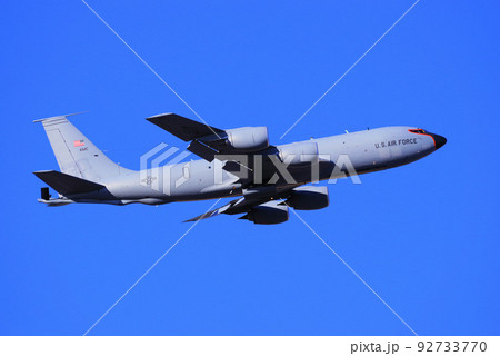 離陸するKC-135空中給油機 92733770
