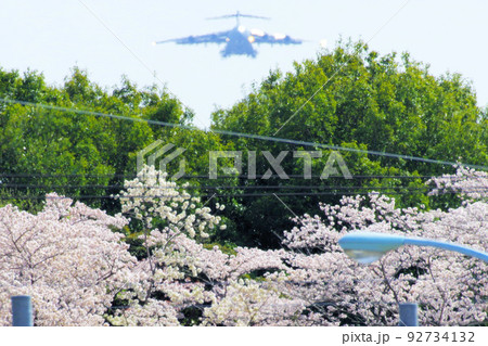着陸するC-17グローブマスター 92734132