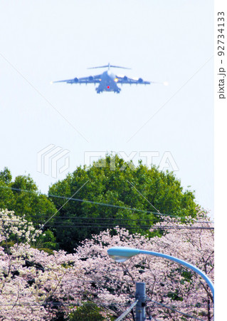 着陸するC-17グローブマスター 着陸するC-17グローブマスター 92734133