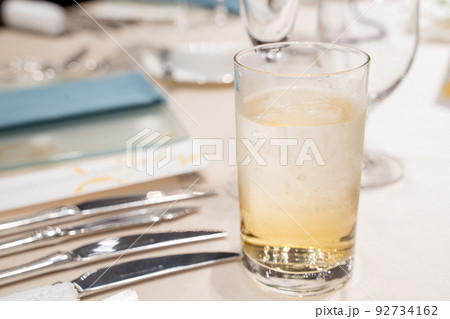 飲み物素材　結婚式で飲んだ梅酒ロック 92734162