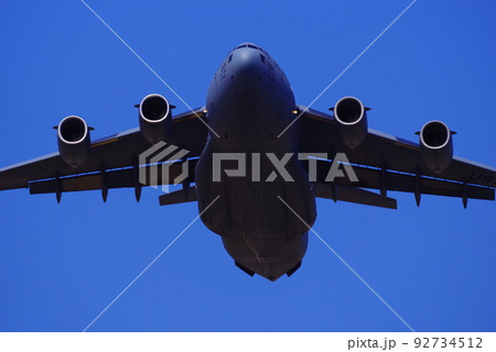 離陸するC-17グローブマスターⅢ 92734512