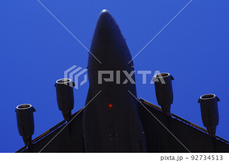 離陸するC-17グローブマスターⅢ 92734513