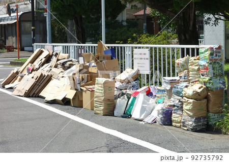 古紙回収 92735792