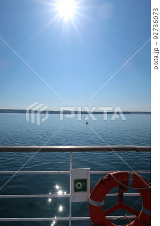 英仏海峡のフェリーの朝 英仏海峡のフェリーの朝 92736073
