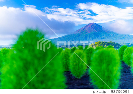 【富士山素材】夏の河口湖から見る富士山【山梨県】 【富士山素材】夏の河口湖から見る富士山【山梨県】 92736092