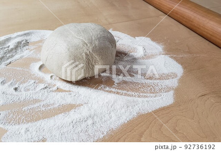 年越し蕎麦を打つ 92736192