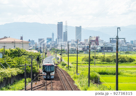 【高山本線】長森駅を通過する特急列車 【高山本線】長森駅を通過する特急列車 92736315