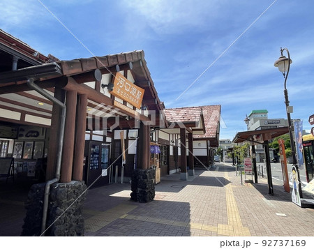 富士急行線の終着駅　河口湖駅副駅名河口湖温泉郷 92737169
