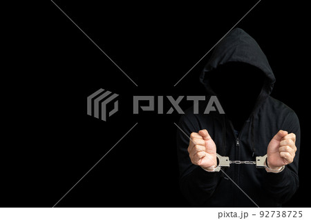 手錠を掛けられた人物 92738725