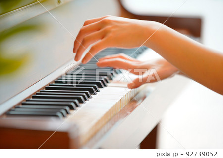 ピアノの演奏  92739052
