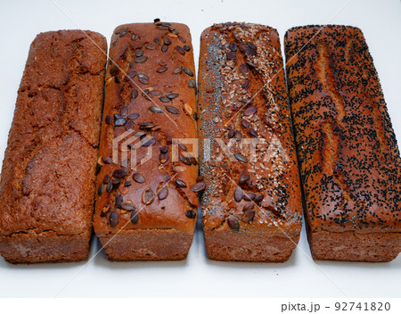 Dietary whole grain bread. Fresh bread is cooled. 92741820