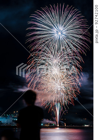 花火と人物 花火と人物 92742100