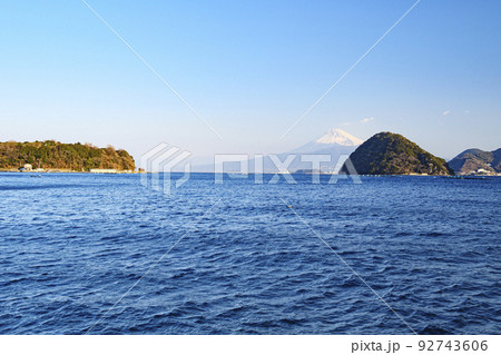 伊豆半島から見た富士山 92743606