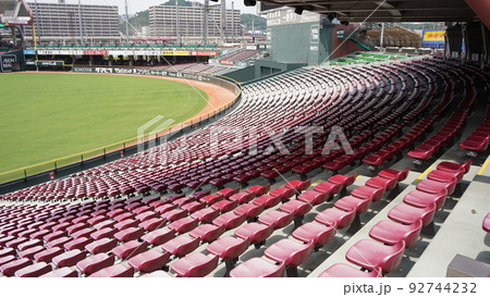 MAZDAズームズームスタジアムの球場内風景 92744232
