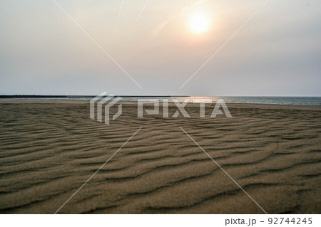 風紋広がる夕暮れ 92744245