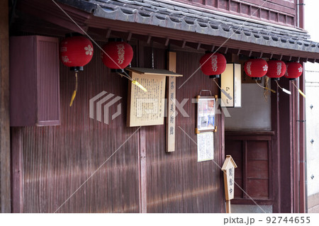 提灯が下がるひがし茶屋街 提灯が下がるひがし茶屋街 92744655