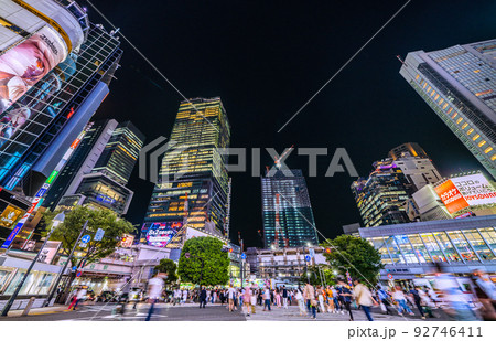 日本の東京都市景観 渋谷スクランブル交差点から渋谷駅や東横店解体で姿を現した旧銀座線ホームなどを望む 日本の東京都市景観 渋谷スクランブル交差点から渋谷駅や東横店解体で姿を現した旧銀座線ホームなどを望む 92746411