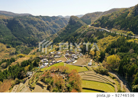 宇佐のマチュピチュ、西椎屋の風景の空撮 92746536