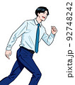 走るビジネスマン 92748242