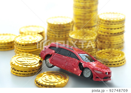 自動車事故と保険金 自動車事故と保険金 92748709