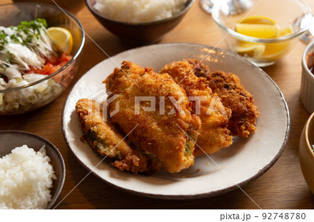 大葉チーズチキンカツの食卓 大葉チーズチキンカツの食卓 92748780