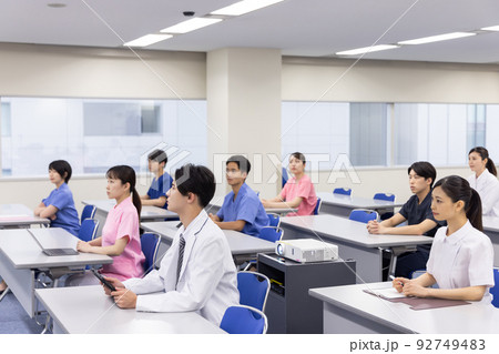 研修を受ける医療従事者 研修を受ける医療従事者 92749483