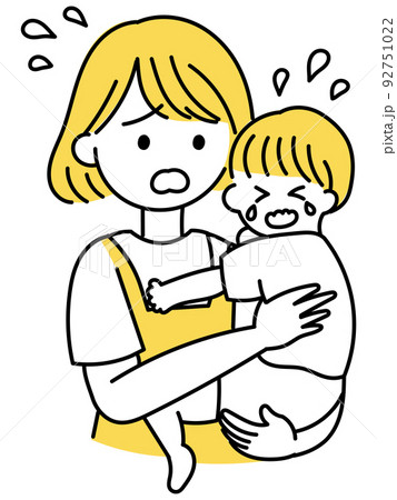 泣く子どもをあやす保育士 92751022