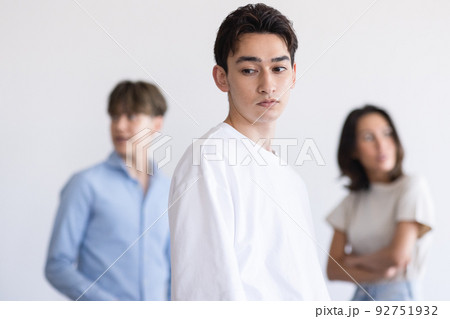 若い男性　ポートレート 92751932