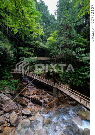 岐阜県中津川市の竜神の滝 岐阜県中津川市の竜神の滝 92752107
