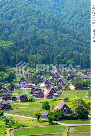 田植えが終わった白川郷の風景 田植えが終わった白川郷の風景 92752767