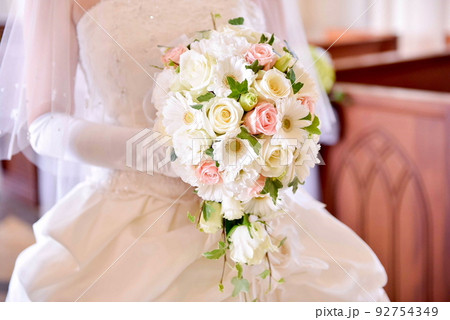 結婚式花嫁純白ドレスイメージ01 結婚式花嫁純白ドレスイメージ01 92754349