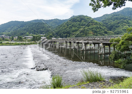 夏の京都嵐山 夕暮れの桂川と渡月橋 京都府京都市 夏の京都嵐山 夕暮れの桂川と渡月橋 京都府京都市 92755961