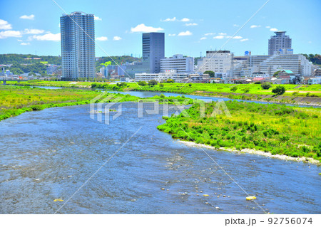 府中四谷橋／多摩川より聖蹟桜ヶ丘駅周辺を望む(東京都多摩市)【2022.7】 92756074