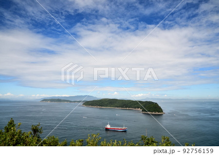友ヶ島(手前から地ノ島、沖ノ島、その向こうが淡路島)　【和歌山県和歌山市】 92756159