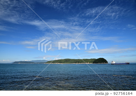 友ヶ島(手前から地ノ島、沖ノ島、その向こうが淡路島)　【和歌山県和歌山市】 92756164