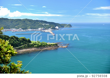 加太湾(奥)・城ヶ崎・深山湾(手前) 【和歌山県和歌山市加太】 加太湾(奥)・城ヶ崎・深山湾(手前) 【和歌山県和歌山市加太】 92756508