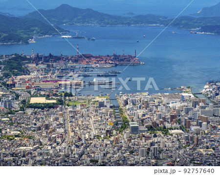 灰ヶ峰山頂から見る呉市街 灰ヶ峰山頂から見る呉市街 92757640