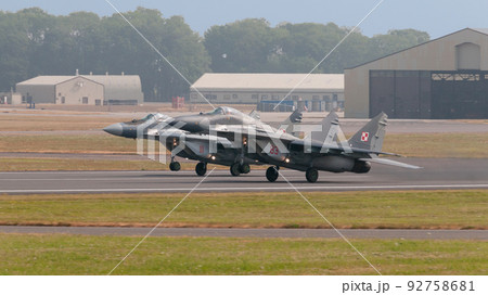 ポーランド空軍MiG-29編隊離陸 ポーランド空軍MiG-29編隊離陸 92758681