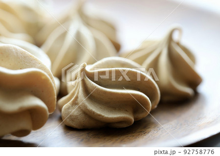 メレンゲクッキー 焼き菓子 クッキーの写真素材 [92758776] - PIXTA