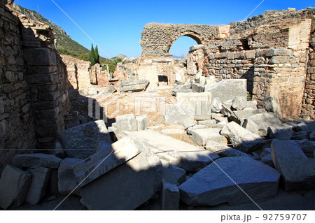 古代都市のエフェソス遺跡の古代遺跡群 92759707