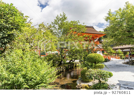 夏の京都　上賀茂神社（加茂別雷神社）　楼門　京都府京都市 92760811