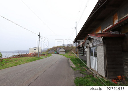 北海道　寿都　海沿いに残る鰊番屋 92761933