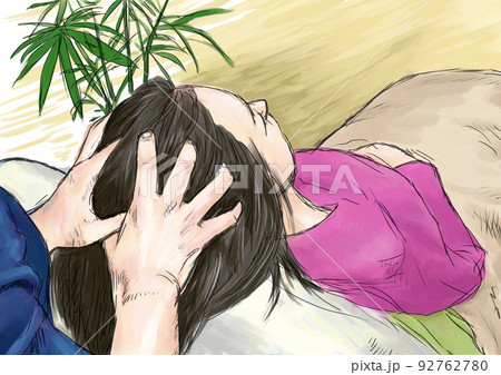 ヘッドスパを受けている女性 92762780