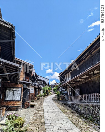 中山道の43番目の宿場町馬籠宿 92764123