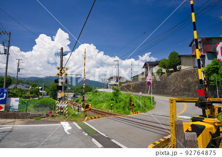 郷愁誘う所領踏切の風景 踏切のある景観 郷愁誘う所領踏切の風景 踏切のある景観 92764875