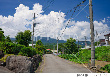 夏の田舎町風景 ノスタルジックな夏 夏の田舎町風景 ノスタルジックな夏 92764878